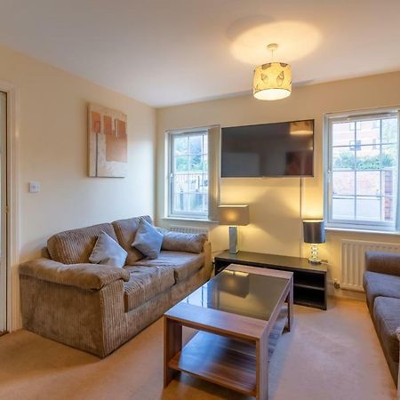 Newcastle City Centre Spacious Town House Free Parking And Wifi Newcastle upon Tyne Exterior photo
