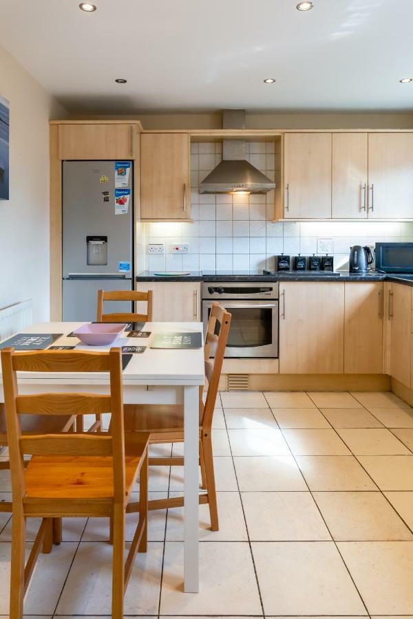 Newcastle City Centre Spacious Town House Free Parking And Wifi Newcastle upon Tyne Exterior photo