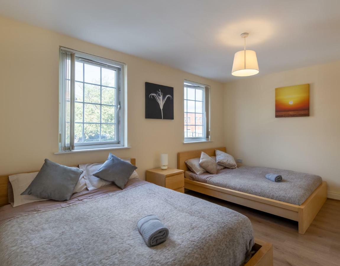 Newcastle City Centre Spacious Town House Free Parking And Wifi Newcastle upon Tyne Exterior photo